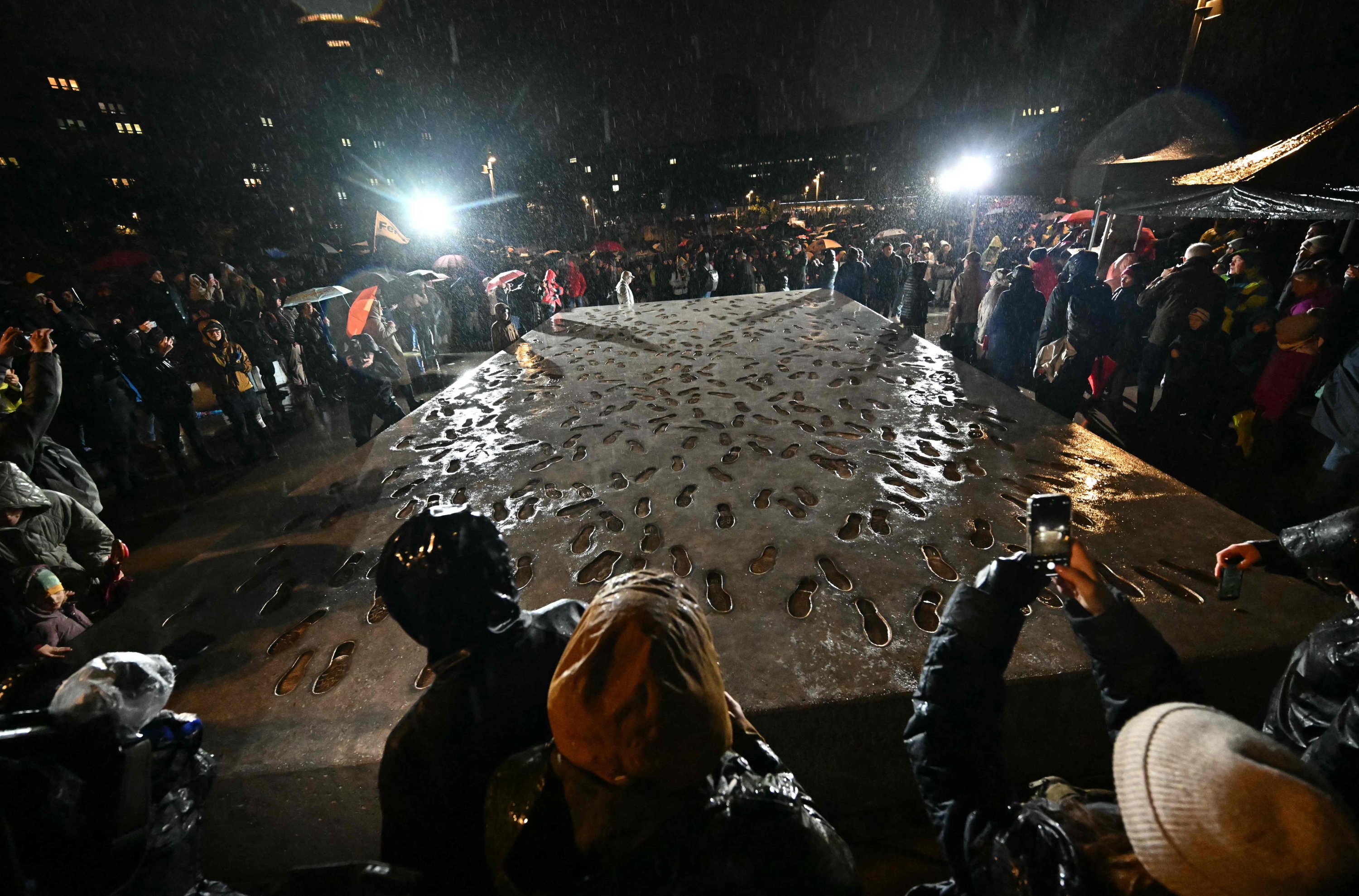 Čehi in Slovaki s protesti obeležili Žametno revolucijo in opozorili na ogrožene demokratične vrednote