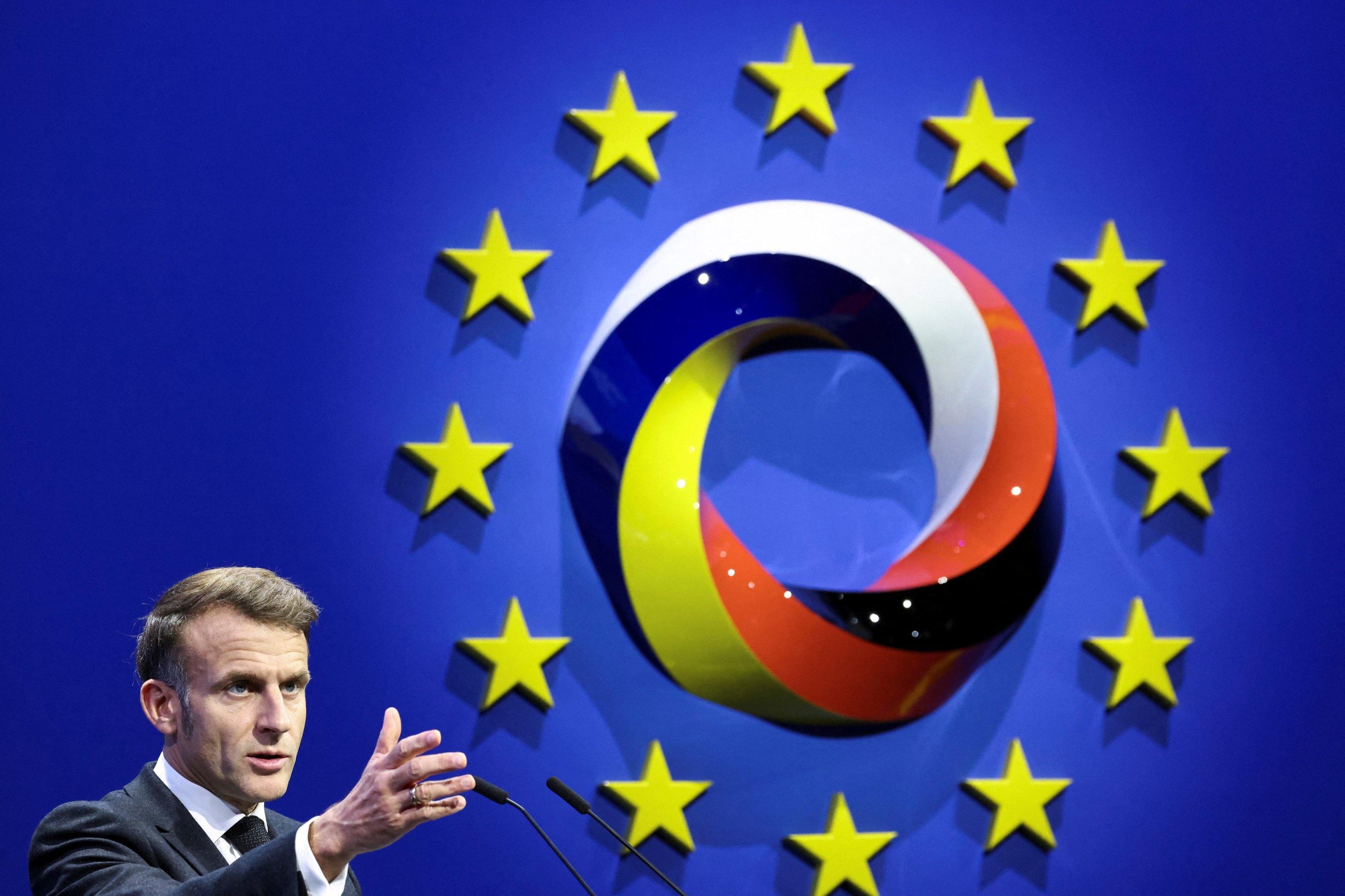 Macron poziva Evropo k zmanjšanju odvisnosti od ameriških in kitajskih tehnoloških velikanov