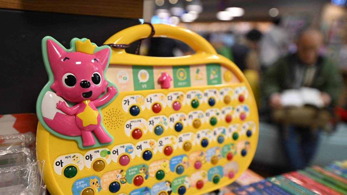 A Pinkfong sound book alphabet bag is displayed at a bookstore, Seoul, South Korea, Nov. 18, 2025. (AFP Photo)