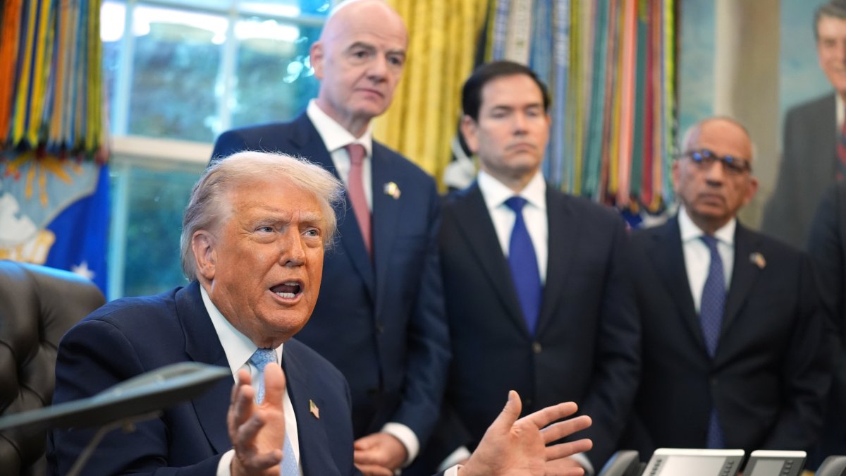 President Donald Trump (L) answers questions from reporters during a meeting with the White House task force on the 2026 FIFA World Cup in the Oval Office of the White House as FIFA President Gianni Infantino (2nd L), Secretary of State Marco Rubio and FIFA senior adviser Carlos Cordeiro listen, Washington, U.S., Nov. 17, 2025. (AP Photo)
