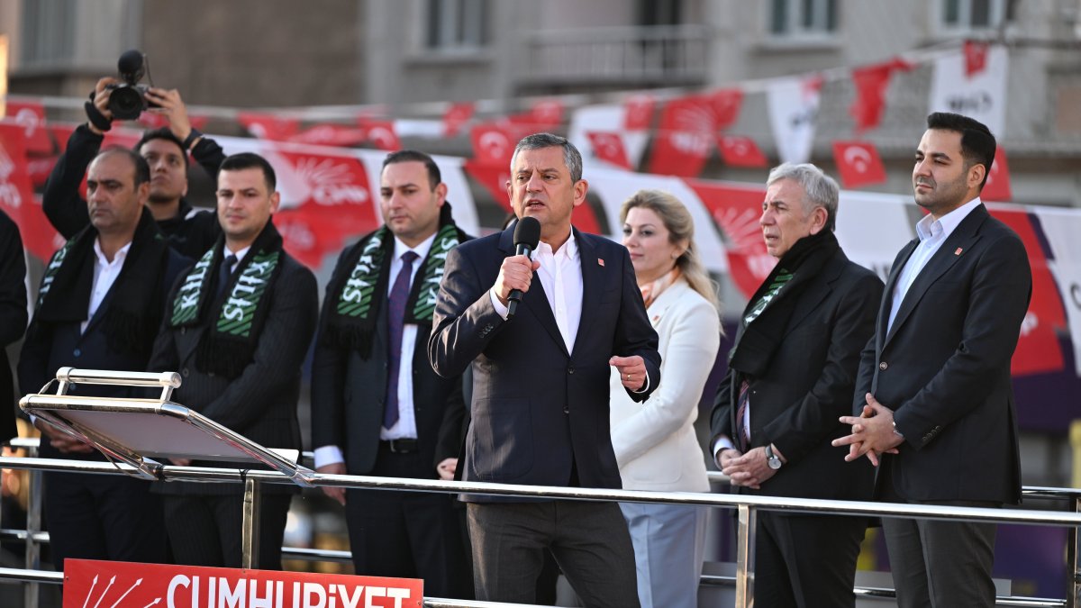 CHP leader Özgür Özel speaks during a rally at Cumhuriyet Square, Kilis province, Türkiye, Nov. 16, 2025. (AA Photo) 