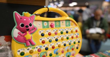 A Pinkfong sound book alphabet bag is displayed at a bookstore, Seoul, South Korea, Nov. 18, 2025. (AFP Photo)