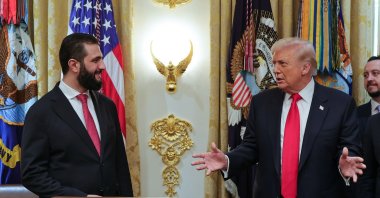In this photo released by the Syrian presidential press office, U.S. President Donald Trump (R) speaks with Syrian President Ahmed al-Sharaa, at the White House, Washington, U.S., Nov. 10, 2025. (AP Photo)