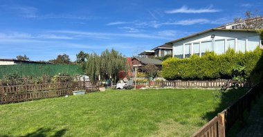 A green yard in Hüseyinli neighborhood, Çekmeköy, Istanbul, Türkiye, Nov. 18, 2025. (AA Photo)