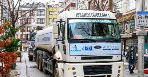 A white sewage truck operates on city streets as part of Istanbul Water and Sewerage Administration’s wastewater management services, Istanbul, Türkiye, Feb. 11, 2021. (Shutterstock Photo)