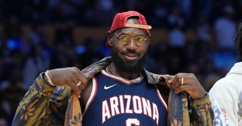 Los Angeles Lakers&#039; LeBron James poses in the Arizona Wildcats jersey of his son, Bryce James, during the game against the Minnesota Timberwolves at Crypto.com Arena, Los Angeles, U.S., Oct. 24, 2025. (Reuters Photo)