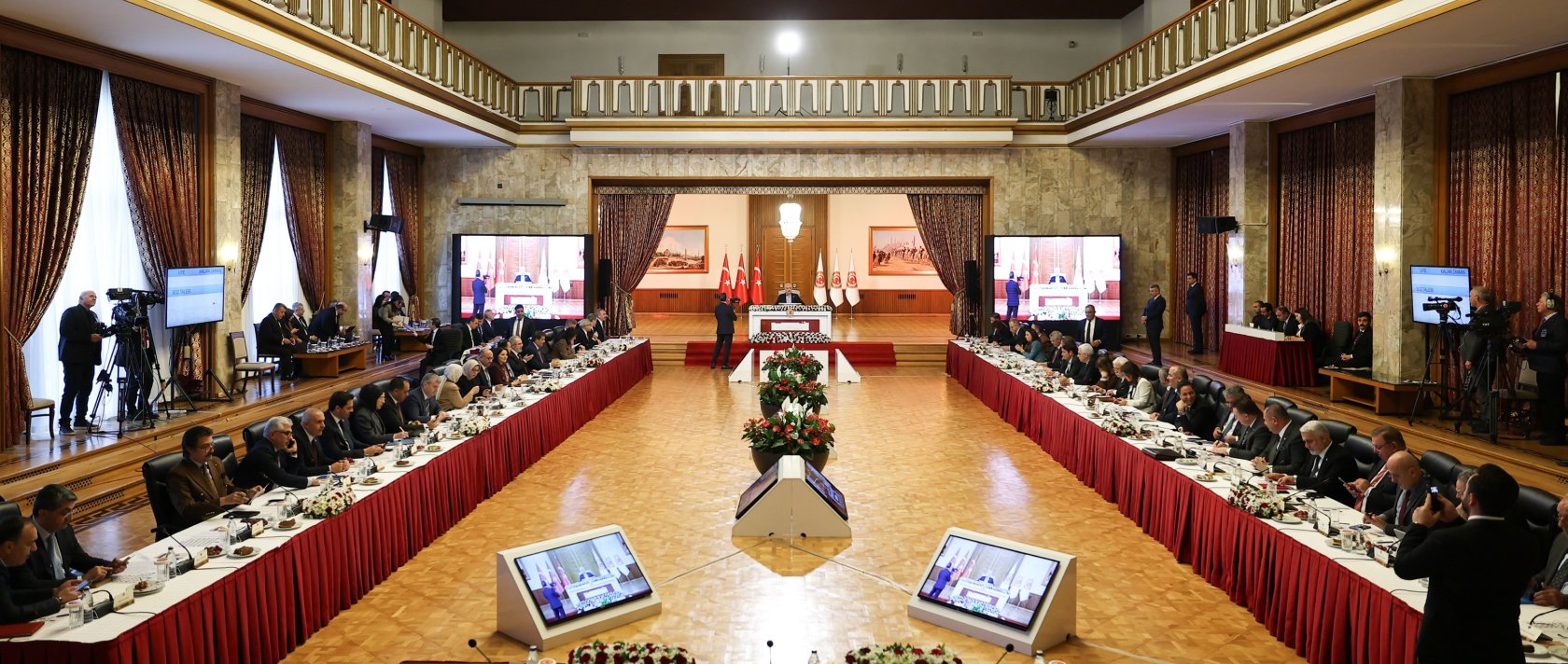 Turkish Parliament speaker Numan Kurtulmuş chairs a meeting of the Terror-Free Türkiye Commission in Ankara, Nov. 18, 2025. (AA Photo)