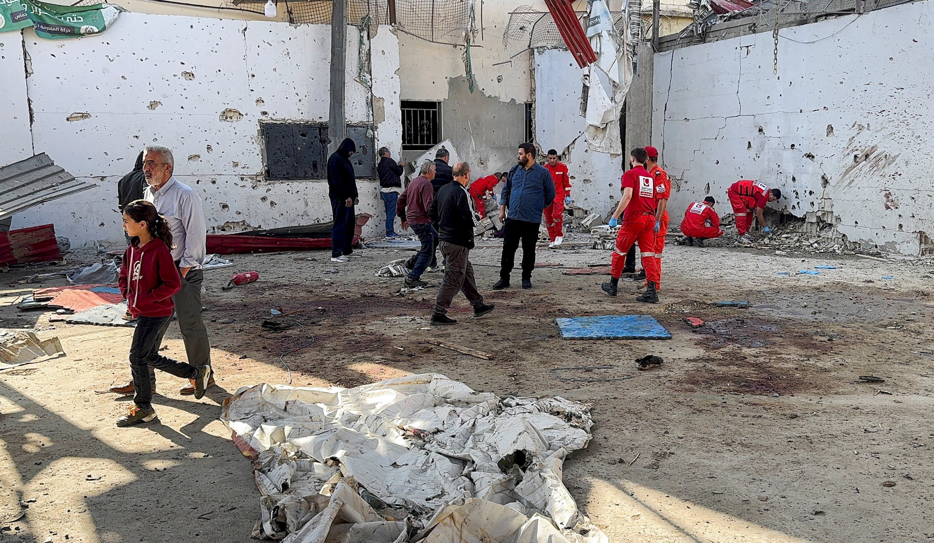 Izraelski zračni napadi v Libanonu zahtevali dodatne žrtve, Hamas zavrača izraelske trditve.