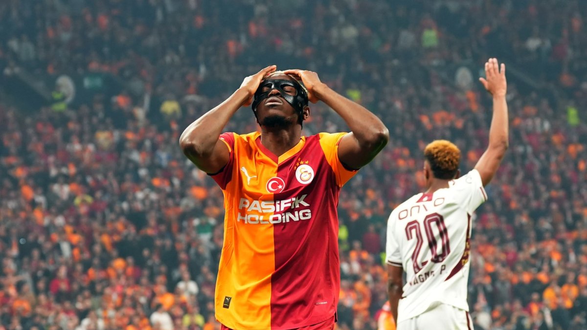 Galatasaray's Victor Osimhen reacts during the Süper Lig match against Antalyaspor at RAMS Park, Istanbul, Türkiye, March 14, 2025. (IHA Photo)