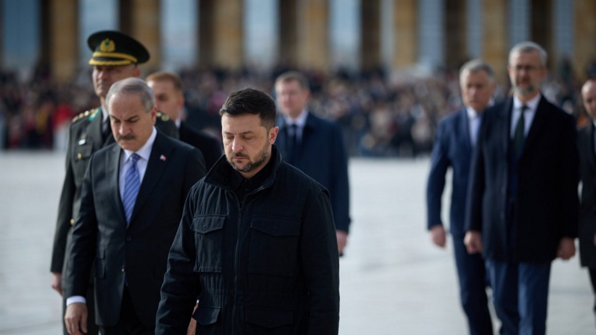 Ukrainian President Volodymyr Zelenskyy visits Anıtkabir, the mausoleum of modern Türkiye's founder, Atatürk, Ankara, Türkiye, Nov. 19, 2025. (AA Photo)