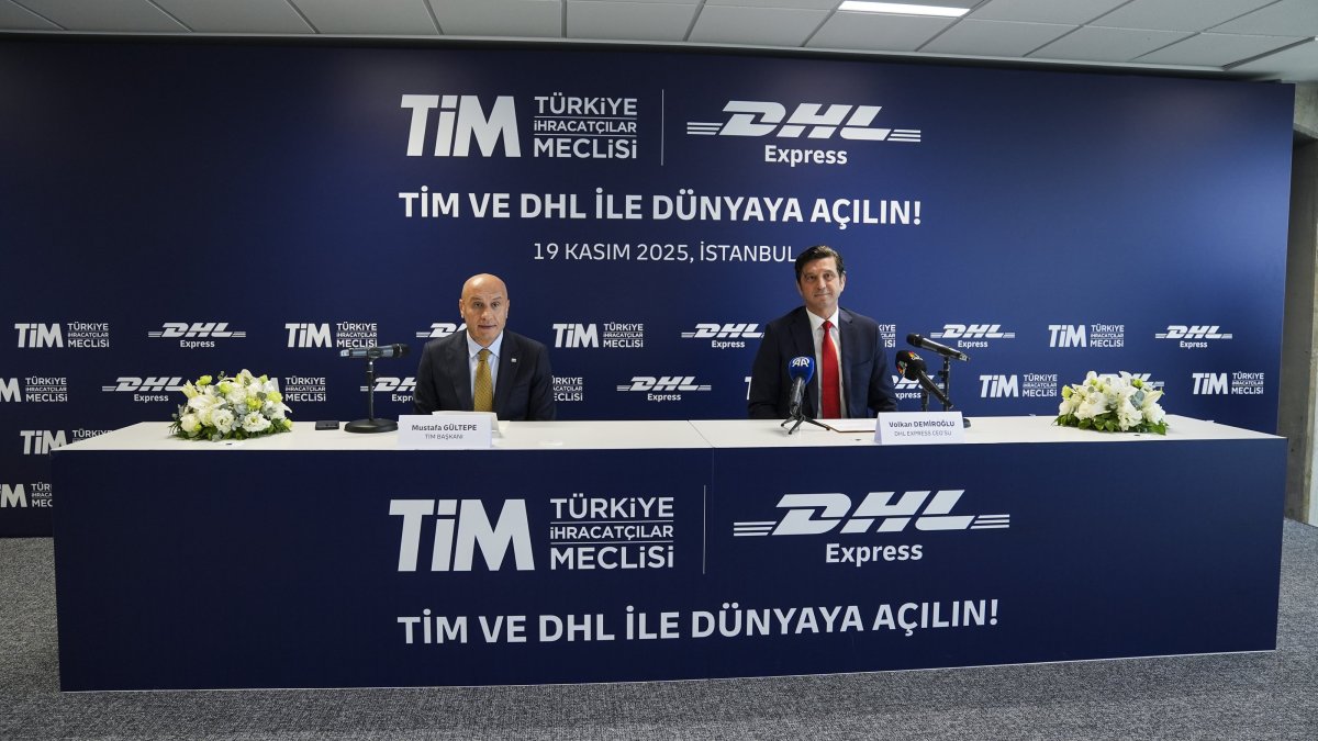 Türkiye Exporters Assembly (TIM) Chair Mustafa Gültepe (L) and DHL Express Türkiye CEO Volkan Demiroğlu attend a press event in Istanbul, Türkiye, Nov. 19, 2025. (AA Photo)