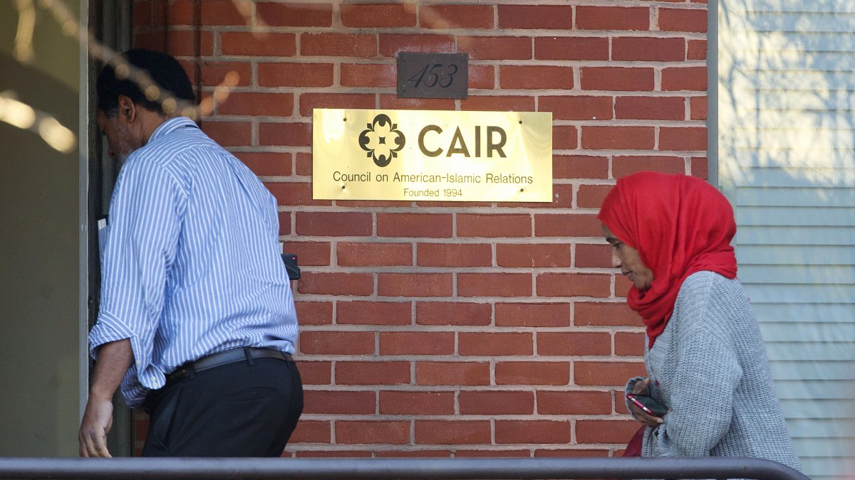 People enter the headquarters of Council on American-Islamic Relations (CAIR) in Washington, D.C., U.S., Dec. 10, 2015. (AP Photo)