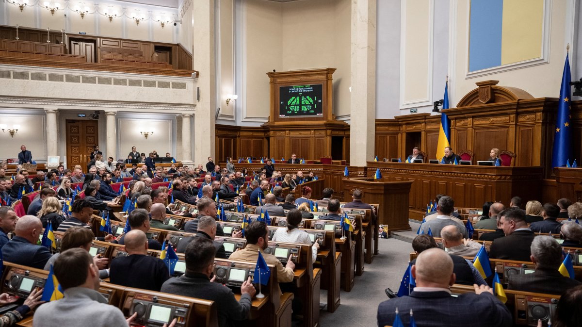 Ukrainian lawmakers attend a parliament session, amid Russia's attack on Ukraine, in Kyiv, Ukraine, Nov. 19, 2025. (Reuters Photo)