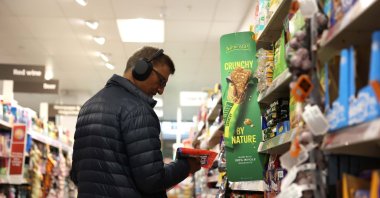 A shopper browses in a store, London, U.K., Oct. 22, 2025. (EPA Photo)