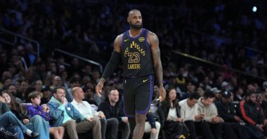 Los Angeles Lakers&#039; LeBron James reacts against the Utah Jazz in the fourth quarter at Crypto.com Arena, Los Angeles, U.S., Nov. 18, 2025. (Reuters Photo) 