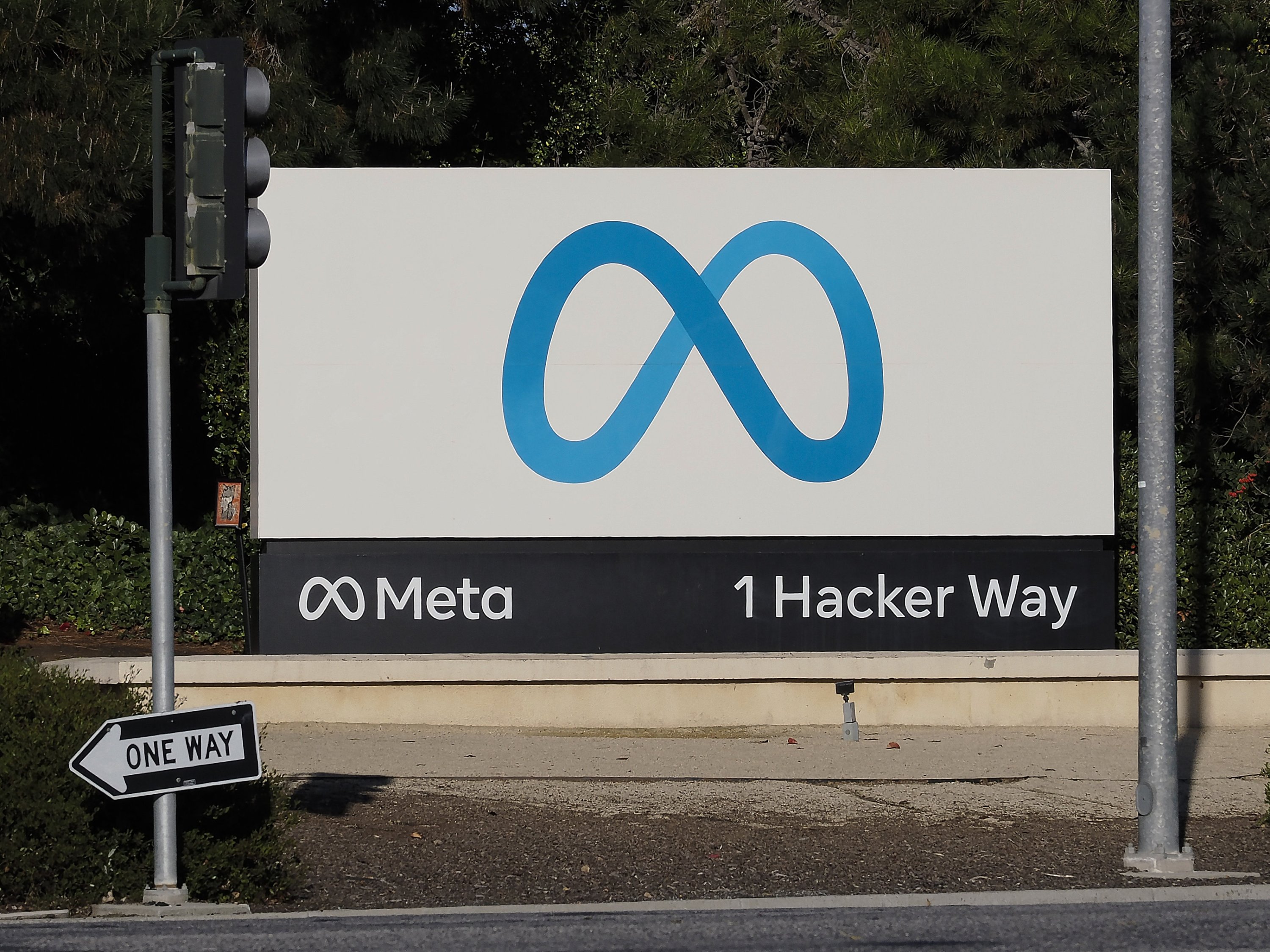 Meta to Australia's teens: Download your data now, access ends Dec. 4