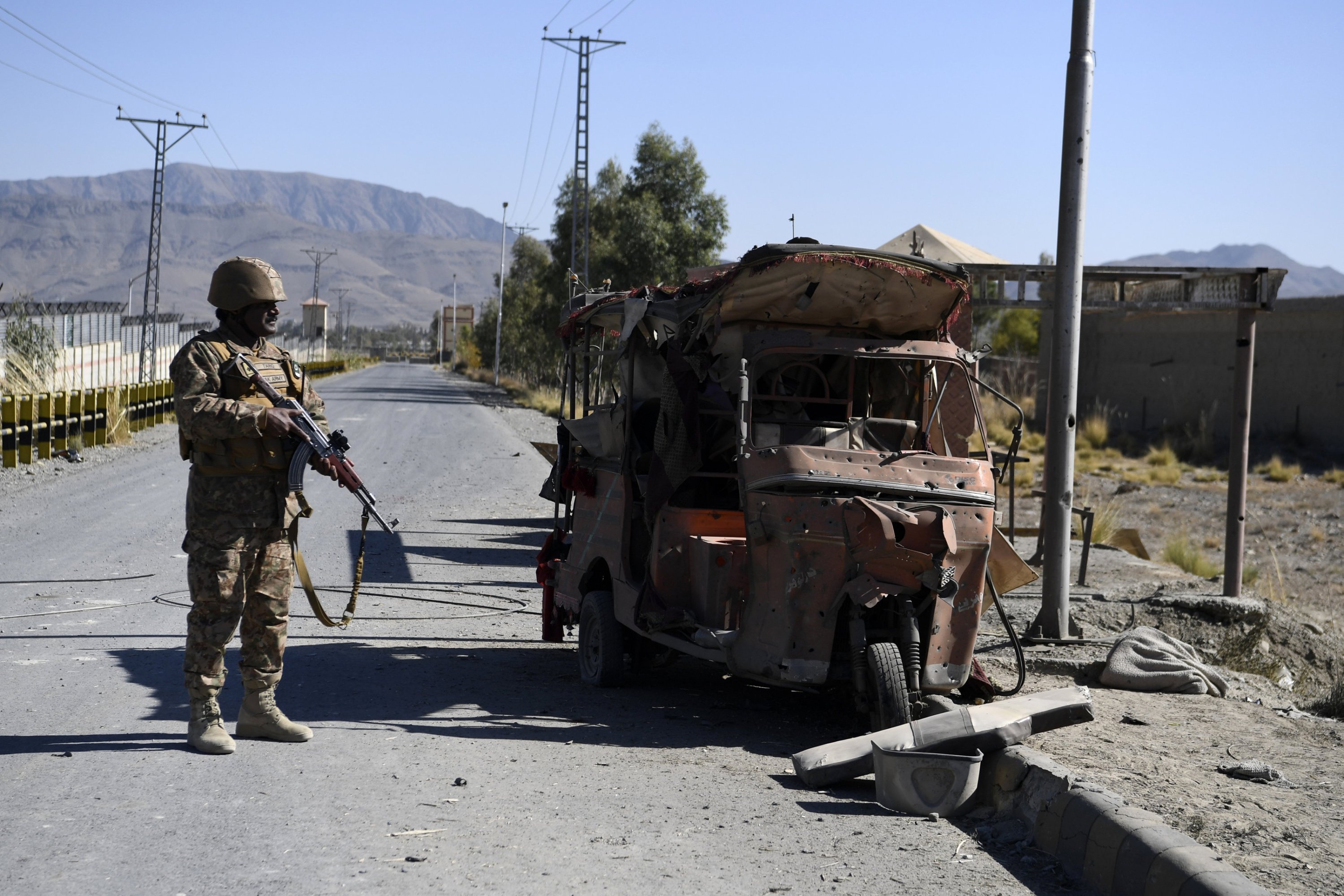 Pakistan forces kill 30 militants near Afghanistan border region
