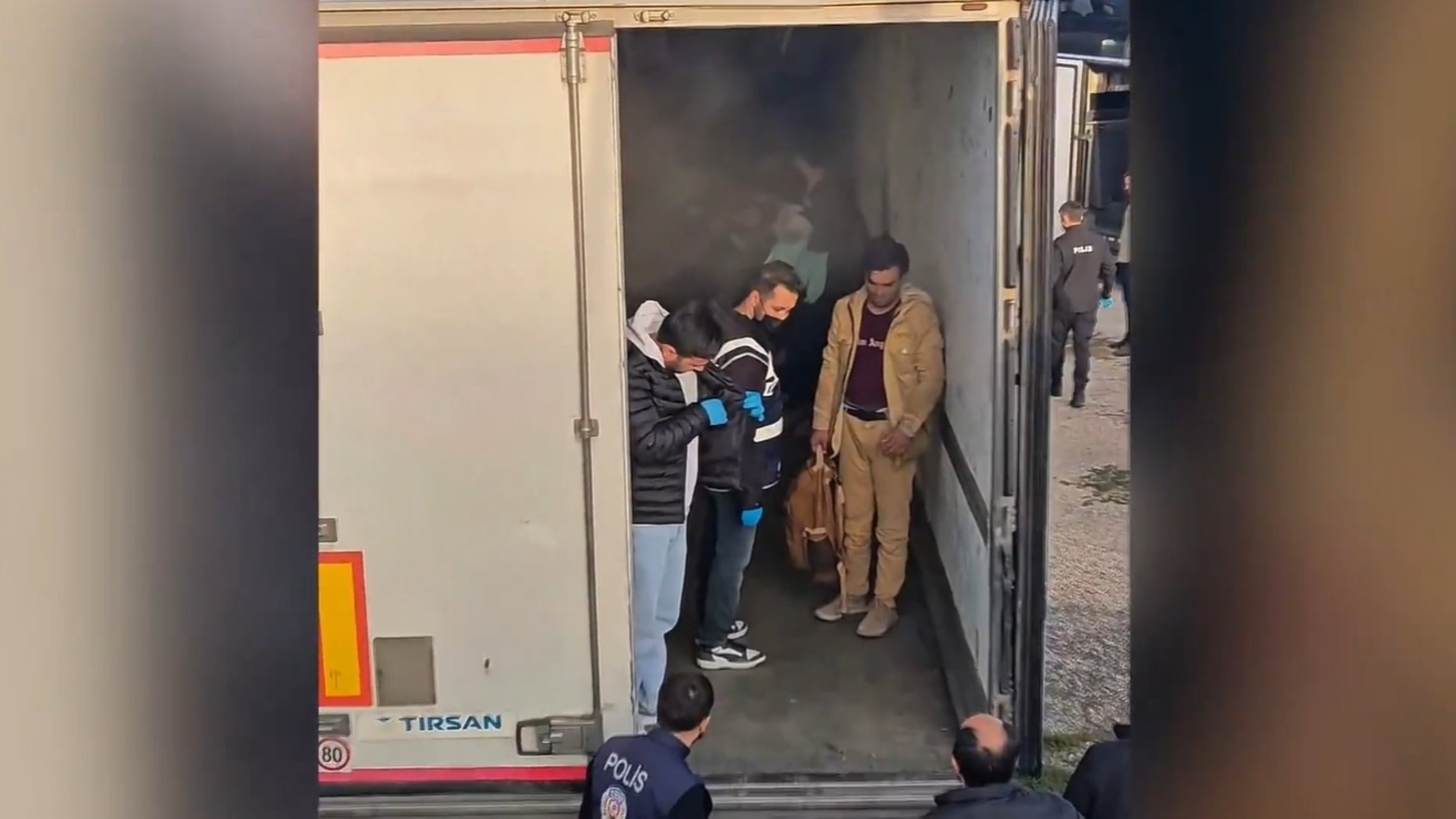 29 smugglers, 687 irregular migrants held in sweeping raids in Türkiye