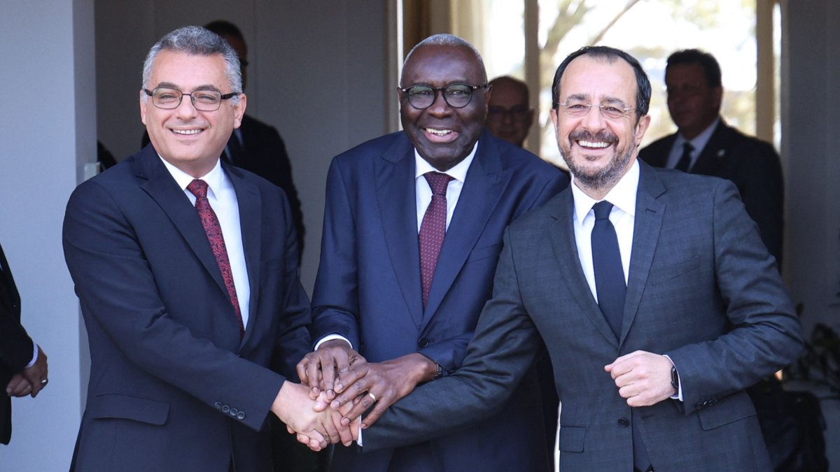 New Turkish Cypriot leader proposes revival of talks