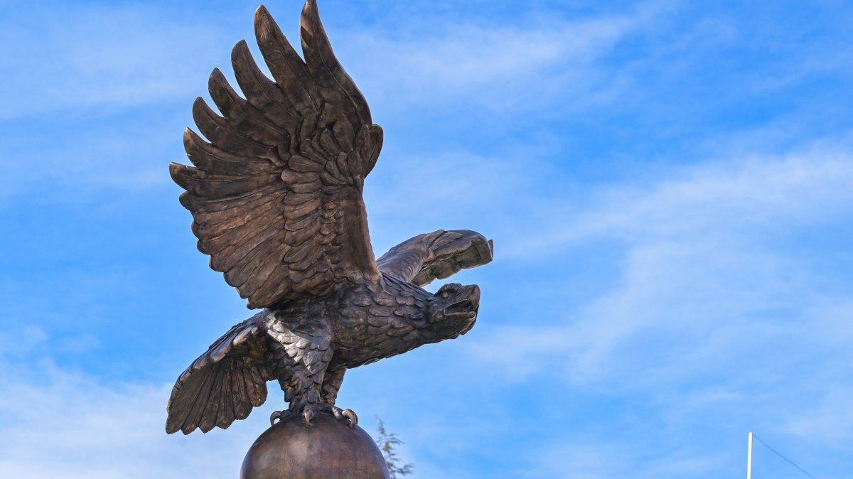 Bronze 'Tugrul Bird' sculpture marks Turkish-Hungarian heritage
