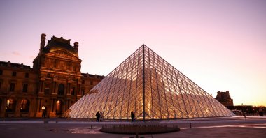 The Louvre Museum, after its Campana Gallery, originally built in the 1930s, which displays a collection of Greek vases and houses the museum&#039;s office spaces, was shut down due to structural issues, weeks after a daylight heist exposed security flaws, Paris, France, Nov. 17, 2025. (Reuters Photo)