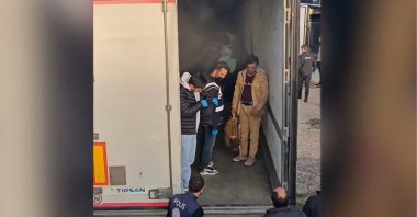 Turkish authorities intercept migrant smugglers and irregular migrants, amid nationwide operations, Ankara, Türkiye, Nov. 20, 2025. (DHA Photo)