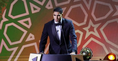 Paris Saint-Germain&#039;s Moroccan defender Achraf Hakimi speaks after receiving the Africa Player of the Year award during the 2025 Confederation of African Football (CAF) Awards, Sale, Morocco, Nov. 19, 2025. (AFP Photo)