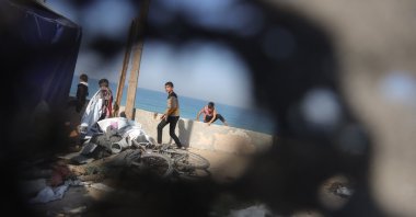 Palestinian children look at the damage following a reported Israeli strike on a makeshift displacement camp in the Mawasi area of Khan Younis, southern Gaza Strip, Palestine, Nov. 20, 2025. (AFP Photo)