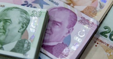 A pile of 20, 100 and 200 Turkish lira banknotes. (Getty Images Photo)