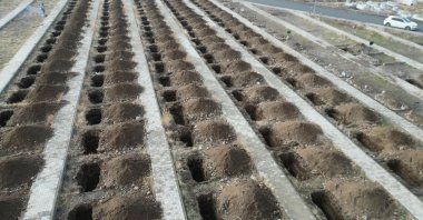 Prepared graves are ready for winter burials at Asri Cemetery in Erzurum, eastern Türkiye, Nov. 20, 2025. (DHA Photo)
