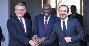 Special Representative and head of the U.N. Peacekeeping Force Khassim Diagne (C) poses with Greek Cypriot leader Nikos Christodoulides (R) and TRNC President Tufan Erhürman, Lefkoşa (Nicosia), TRNC, Nov. 20, 2025. (AFP Photo)