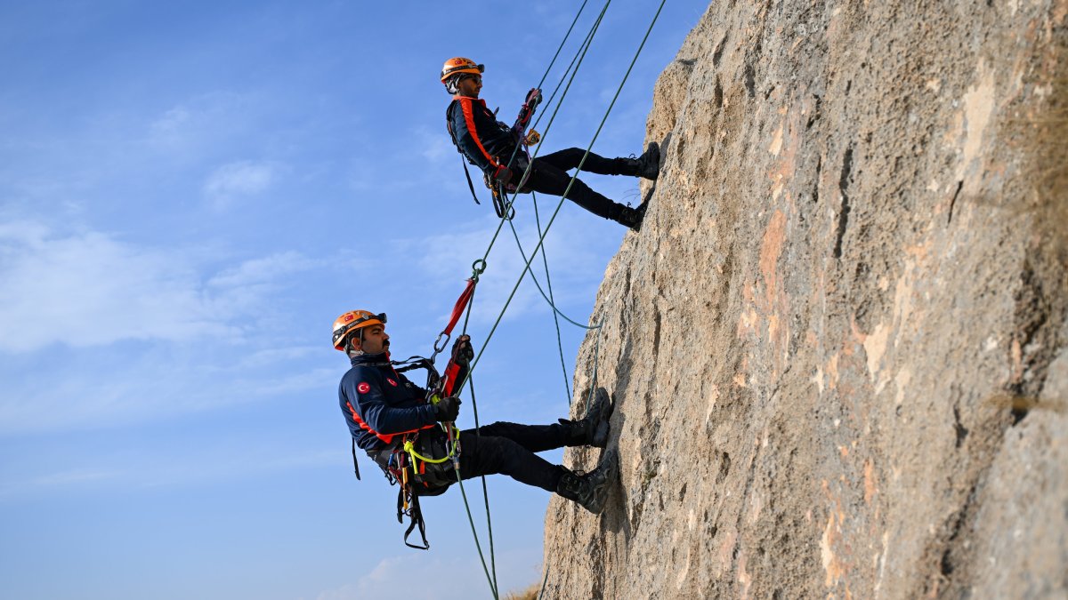 Disaster and Emergency Management Authority (AFAD) personnel from multiple provinces undergo an intensive 40-day search and rescue training, Van, Türkiye, Nov. 7, 2025. (AA Photo)