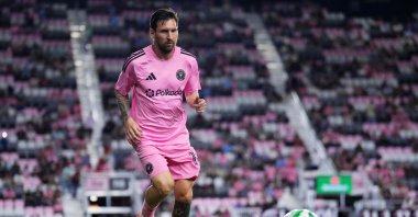 Inter Miami&#039;s Lionel Messi warms up prior to the 2025 MLS Cup Playoff match against Nashville SC at Chase Stadium, Fort Lauderdale, U.S., Nov. 8, 2025. (AFP Photo)