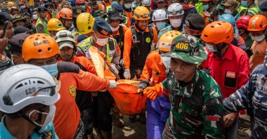 Rescue personnel carry a victim during their recovery operation at the site of a landslide in Situkung village, Banjarnegara, Central Java, Indonesia, Nov. 20, 2025. (AFP Photo)