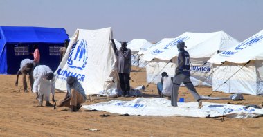 Sudanese volunteers prepare tents for those who fled El-Fasher at the Al-Afad camp for displaced people in the town of Al-Dabba, Sudan, Nov. 20, 2025. (AFP Photo)