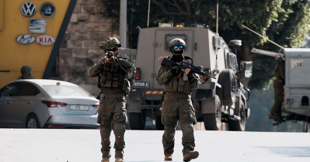 Israeli troops take positions during a raid in the city of Nablus, occupied West Bank, Nov. 20, 2025. (AA Photo)