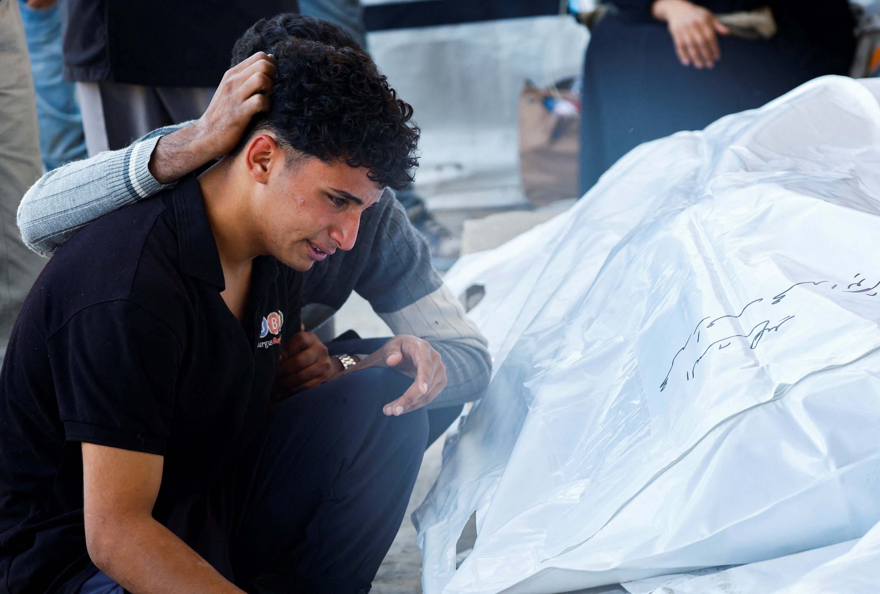 Izrael nadaljeval s kršitvami premirja v Gazi, ubil na desetine Palestincev