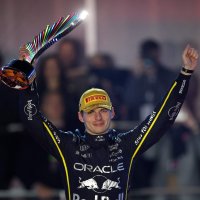 Red Bull&#039;s Max Verstappen lifts his trophy after winning the Las Vegas GP, in Las Vegas, Nevada, U.S., Nov. 22, 2025. (AFP Photo)