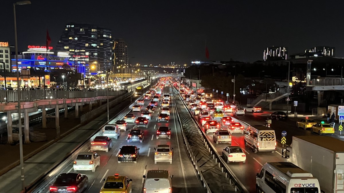 Misused flashing lights test patience, safety of Turkish motorists