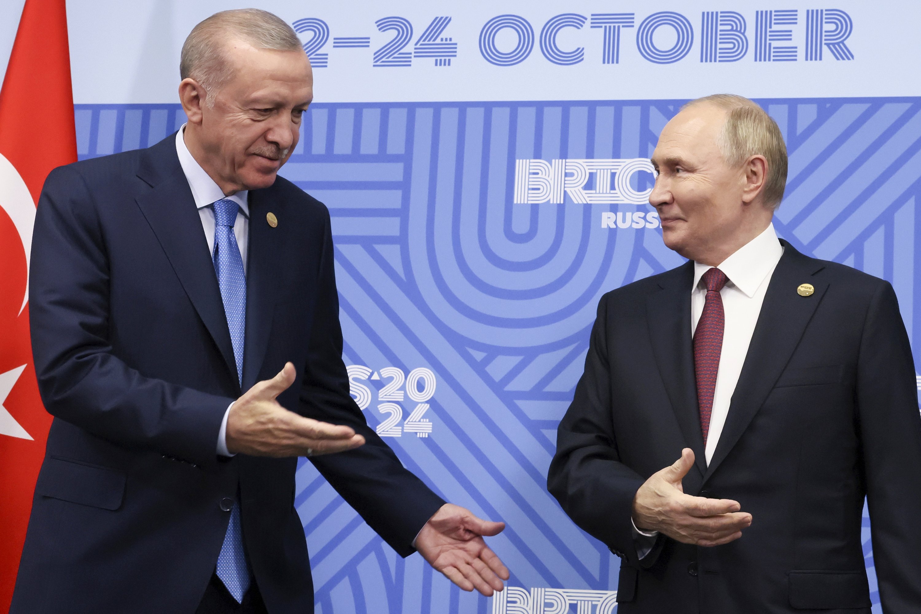 Erdoğan vows commitment to peace in phone call with Putin
