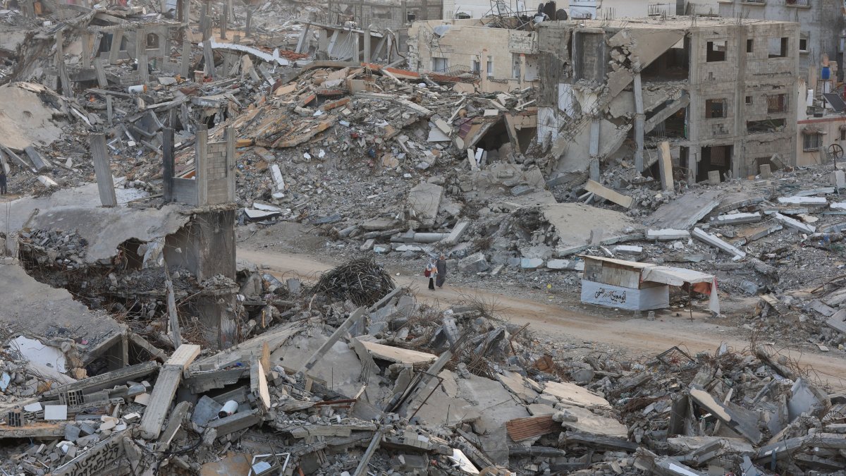 Palestinian women walk among piles of rubble and damaged buildings, Gaza, Palestine, Nov. 24, 2025. (Reuters Photo)