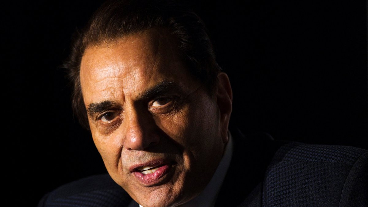 Bollywood actor Dharmendra Deol attends a press conference announcing that Toronto will host the first ever Punjabi International Film Academy Awards (PIFAA), Toronto, Canada, April 12, 2012. (Reuters Photo)
