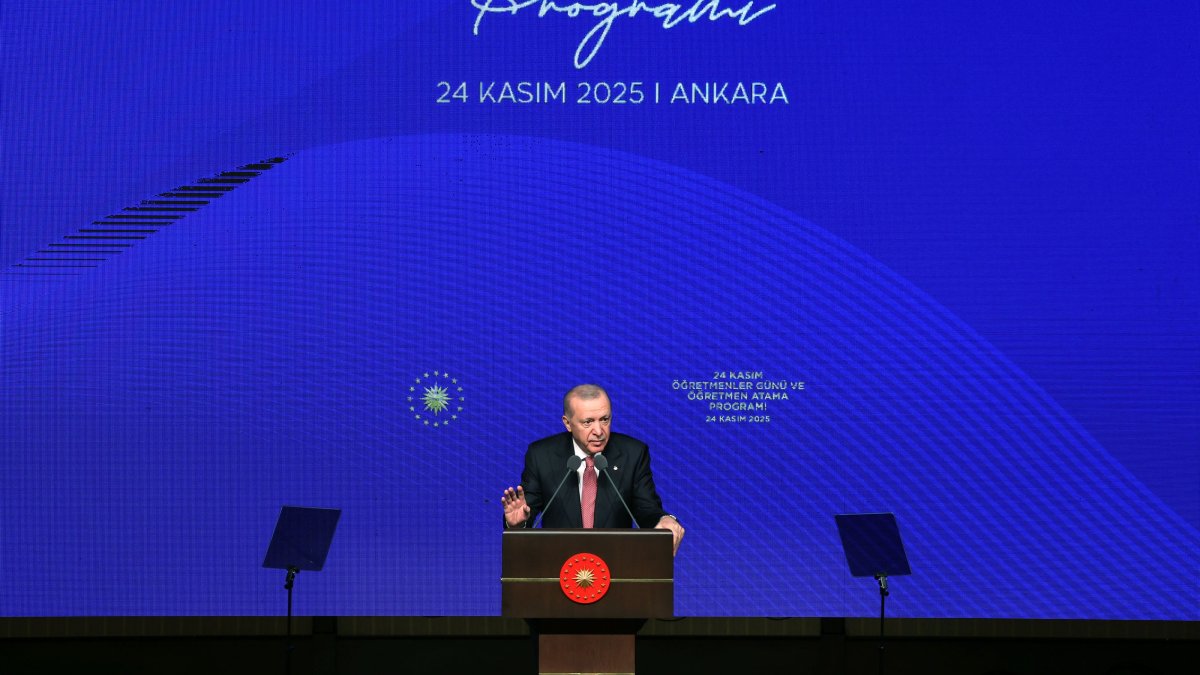 Erdoğan honors educators as Türkiye celebrates Teachers' Day