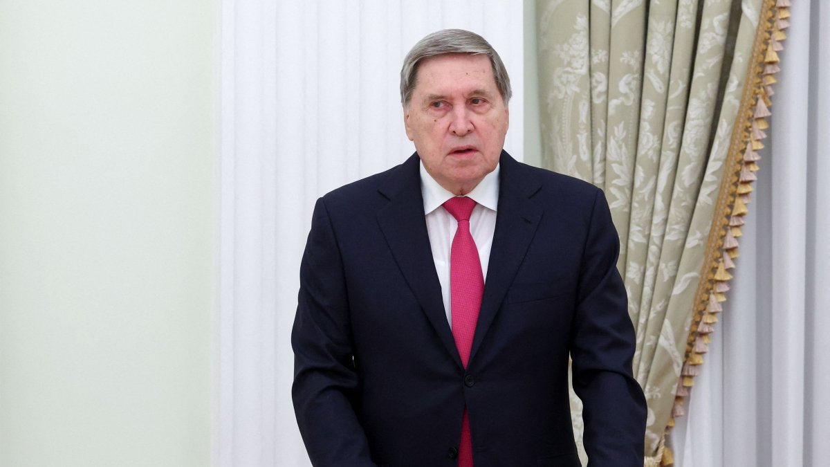  Russian president's aide Yuri Ushakov waits to meet with the North Korean foreign minister in Moscow, Oct. 27, 2025. (AFP File Photo)