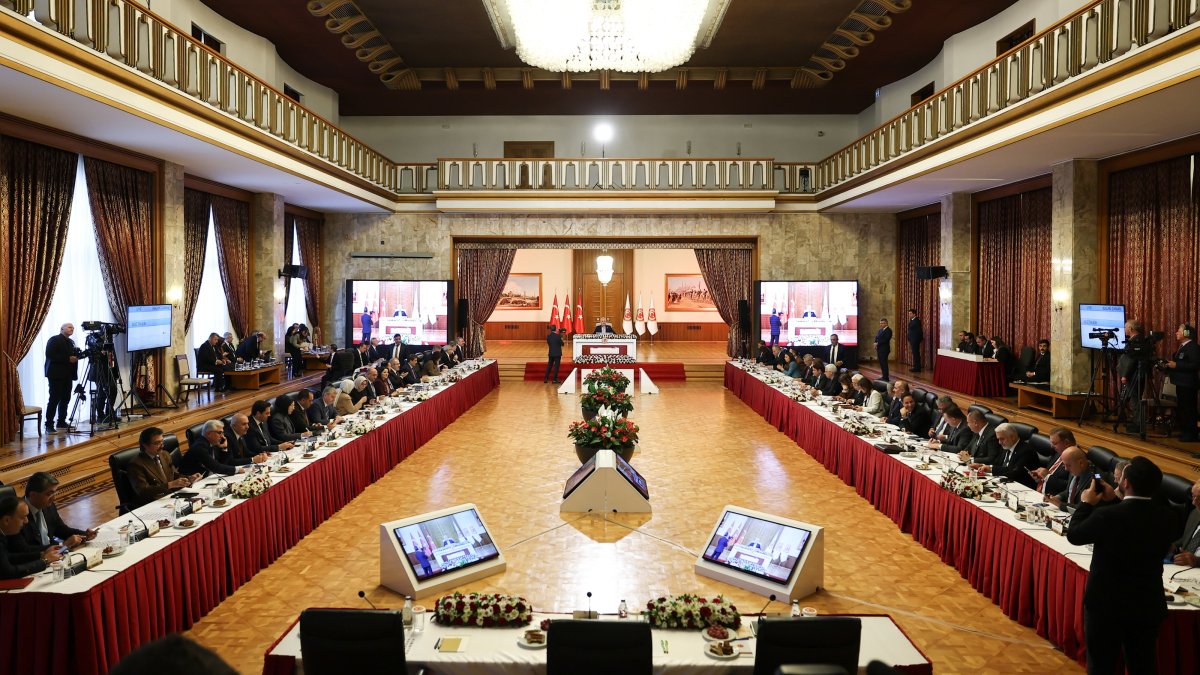 Parliament Speaker Numan Kurtulmuş chairs a meeting of the Terror-Free Türkiye committee, Nov. 18, 2025. (AA File Photo)