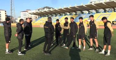 Ağrı 1970 Spor players and technical team during a training session, Ağrı, Türkiye, Nov. 23, 2025. (IHA Photo)