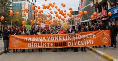 Women carry a banner with a slogan against violence targeting women and release orange balloons symbolizing the day, Van, eastern Türkiye, Nov. 25, 2022. (IHA Photo)