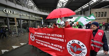 Members of the Belgian Union CGSP Cheminots-ACOD spoor take part in a march outside the Gare du Midi on the first day of a 72-hour national strike called by railway unions, Brussels, Belgium, Nov. 24, 2025. (AFP Photo)
