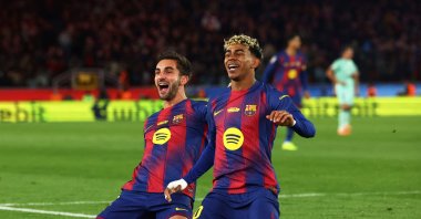 Barcelona&#039;s Ferran Torres (L) celebrates scoring his team&#039;s fourth goal with Lamine Yamal during the La Liga match against Athletic Bilbao at Spotify Camp Nou, Barcelona, Spain, Nov. 22, 2025. (Reuters Photo)