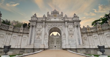 A closed gate at Dolmabahçe Palace, Istanbul, Türkiye. (Shutterstock Photo)